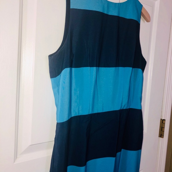 Pre-loved Tommy Hilfiger Colorblock Dress - Picture 2 of 6